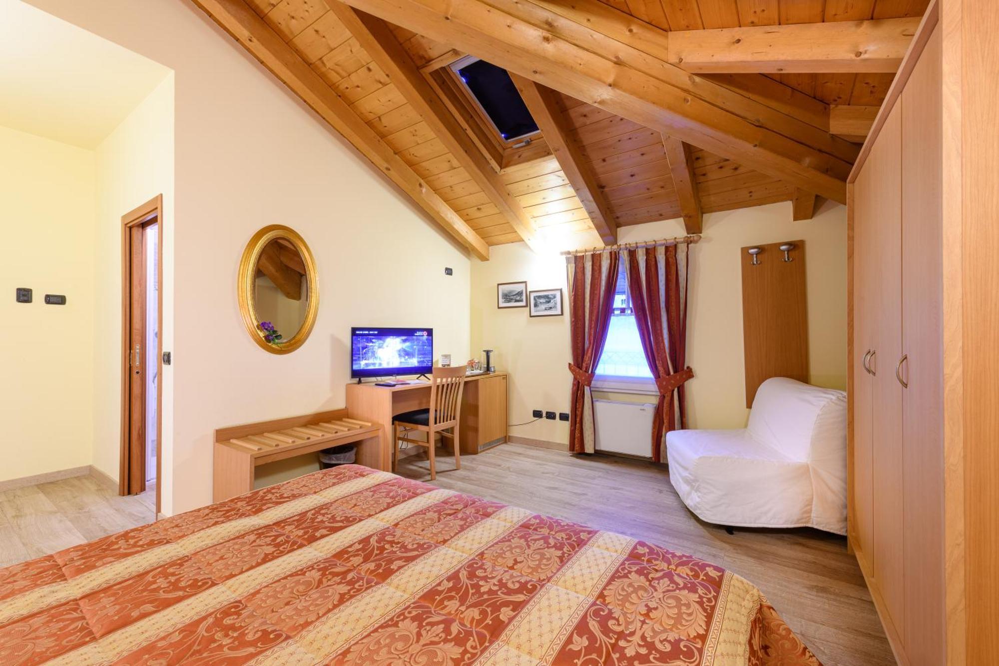 Hotel Garni Le Corti Grosotto ภายนอก รูปภาพ