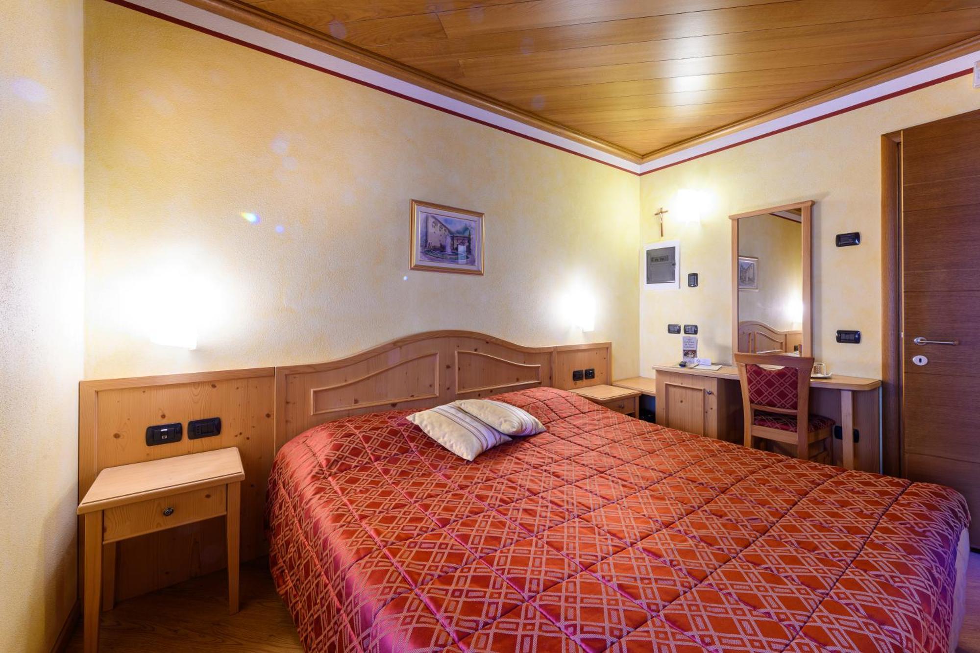 Hotel Garni Le Corti Grosotto ภายนอก รูปภาพ