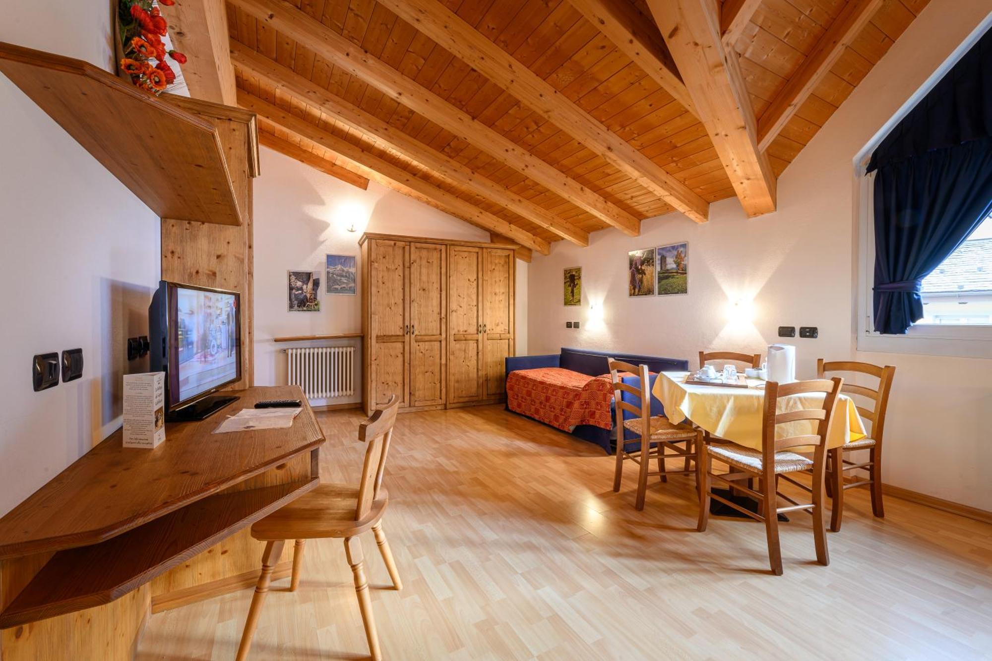 Hotel Garni Le Corti Grosotto ภายนอก รูปภาพ