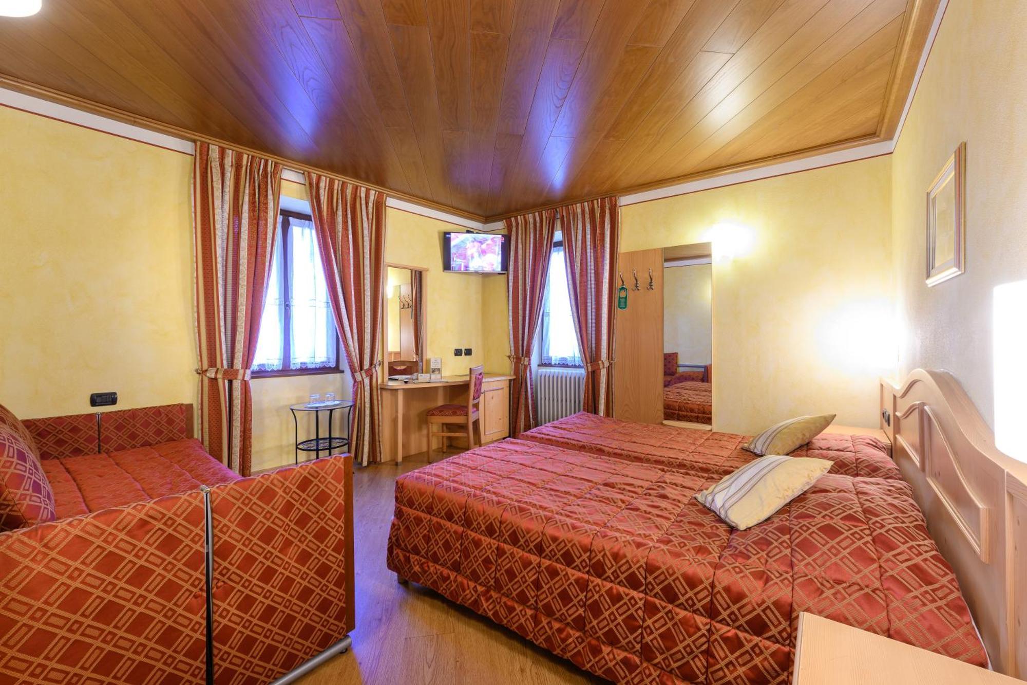 Hotel Garni Le Corti Grosotto ภายนอก รูปภาพ