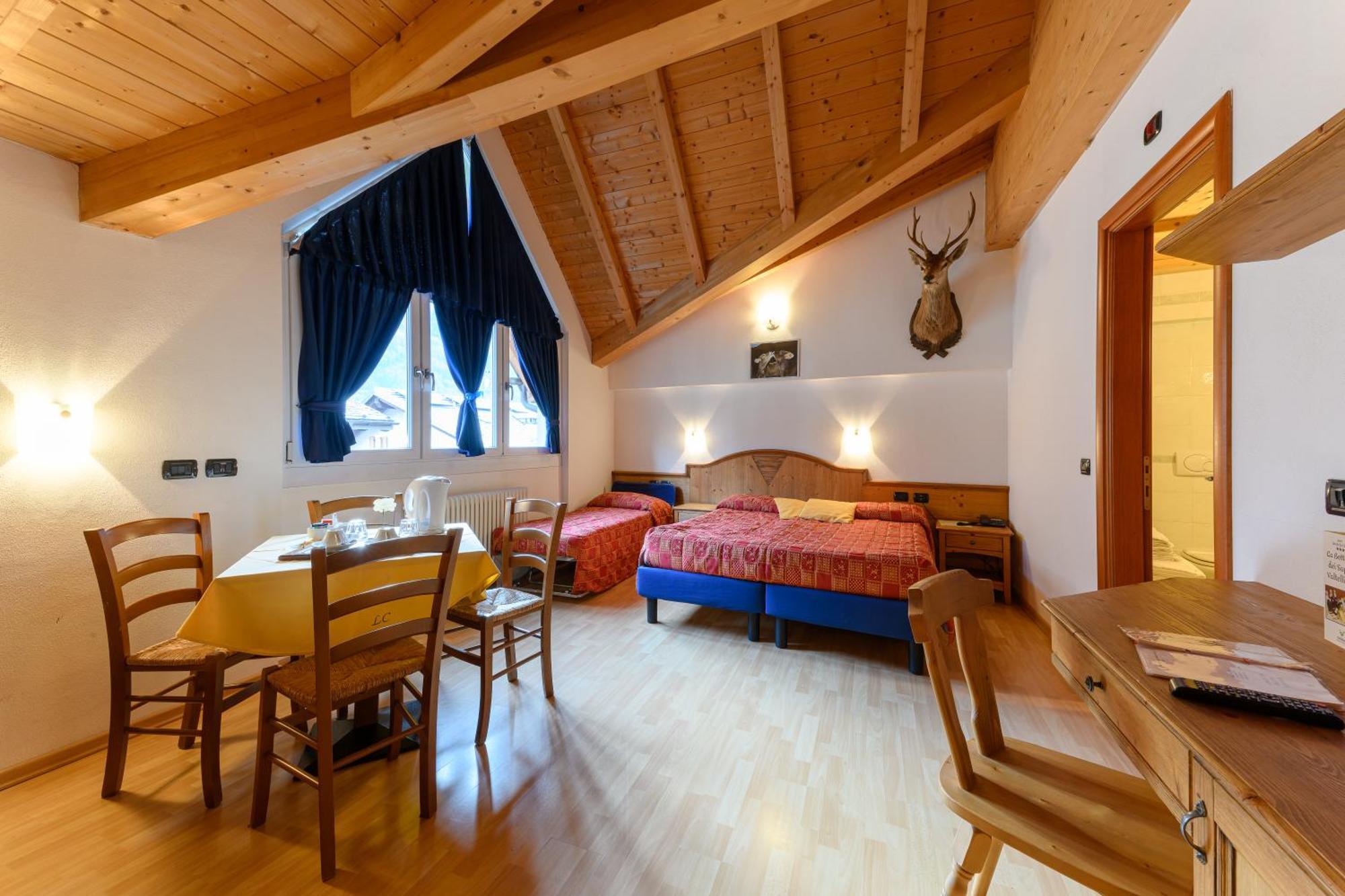 Hotel Garni Le Corti Grosotto ภายนอก รูปภาพ