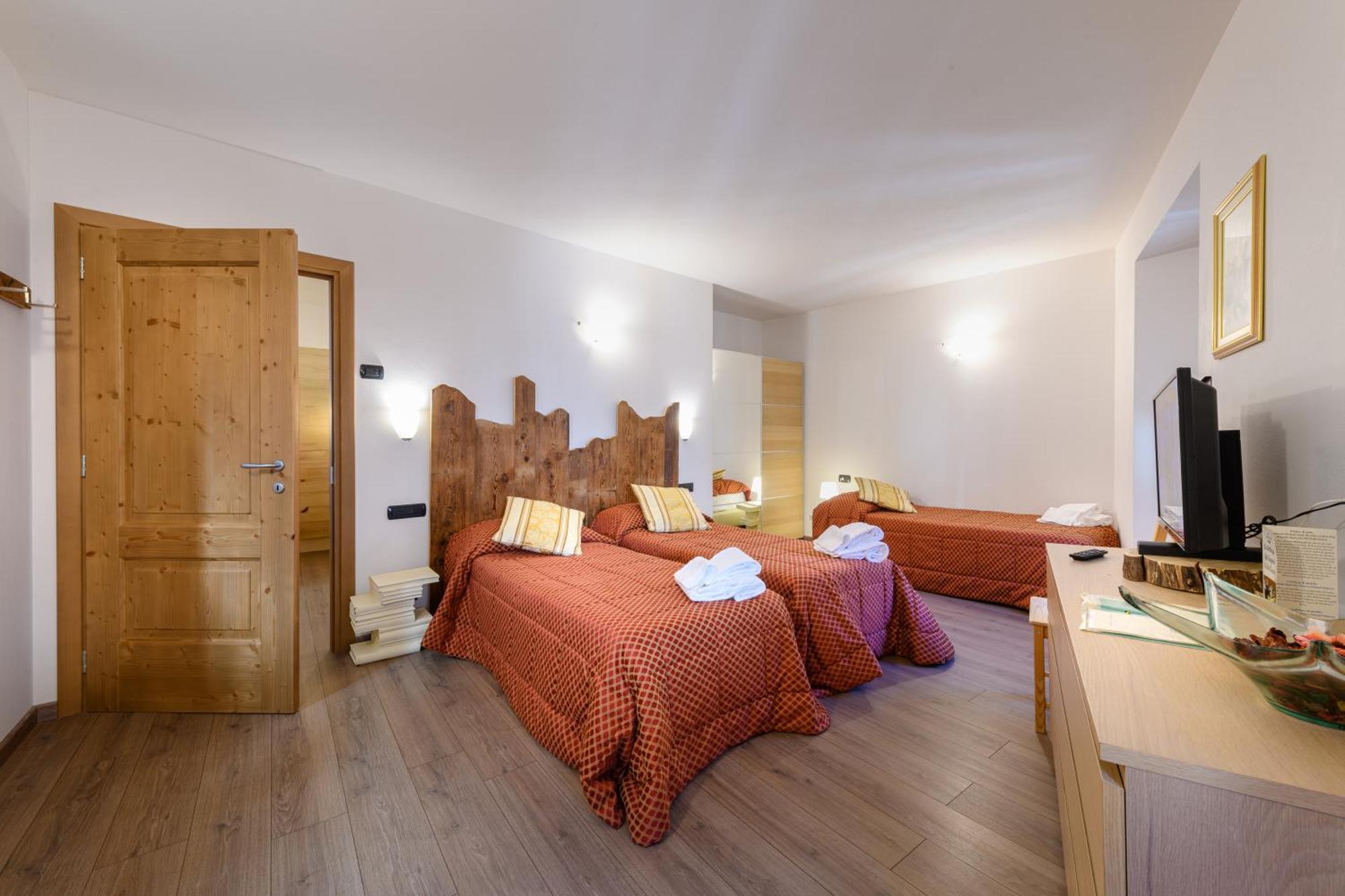Hotel Garni Le Corti Grosotto ภายนอก รูปภาพ